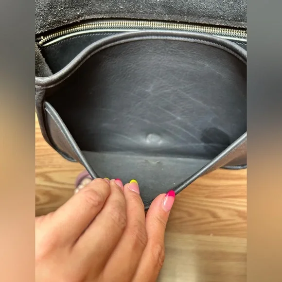 Laura U.S.A. Black Leather Vintage Crossbody Bag - Picture 9 of 13